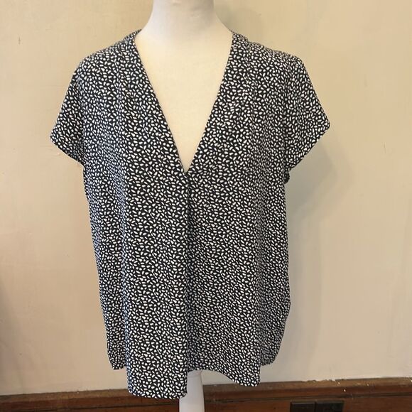 Halogen Navy blue and White Relaxed Boxy Short Sleeve Blouse Size 1 EUC - Picture 2 of 9